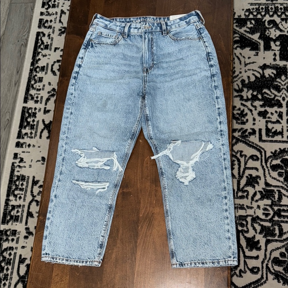 American Eagle Outfitters Light Blue Distressed Mom Straight Jean